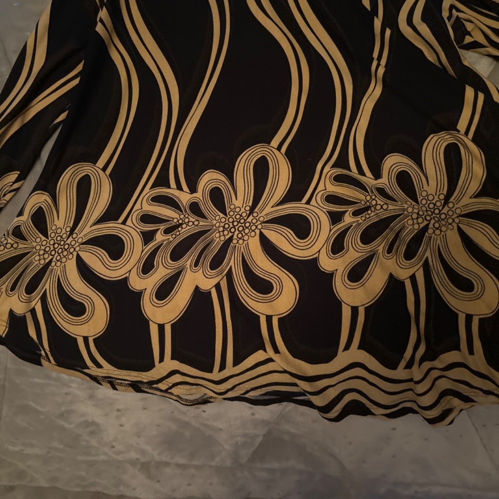 Top - Picture 2 of 2